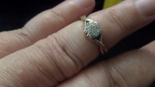 9 ct Gold Ring with a Cluster of small Diamonds Dim 16mm 2.3 grams ( note 1 small diamond missing)