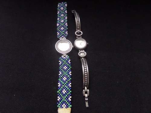 2 x Ladies Watches 1 x Geneva (working) 1 x Fossil (not running )