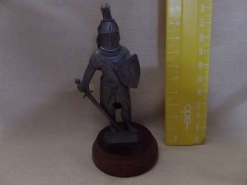 Metal Figure of Sir William Wallace ( Piper Craft made in Glenboig Scotland) 10 cm High