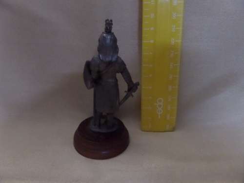 Metal Figure of Sir William Wallace ( Piper Craft made in Glenboig Scotland) 10 cm High
