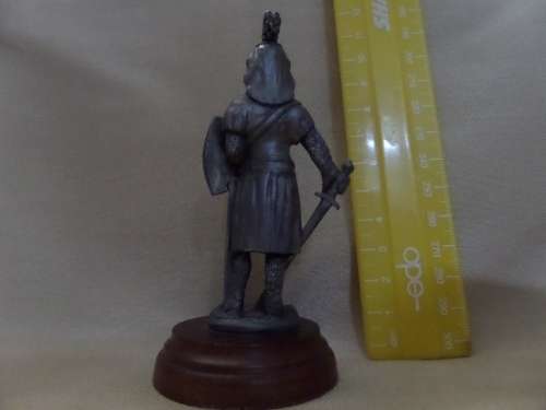 Metal Figure of Sir William Wallace ( Piper Craft made in Glenboig Scotland) 10 cm High