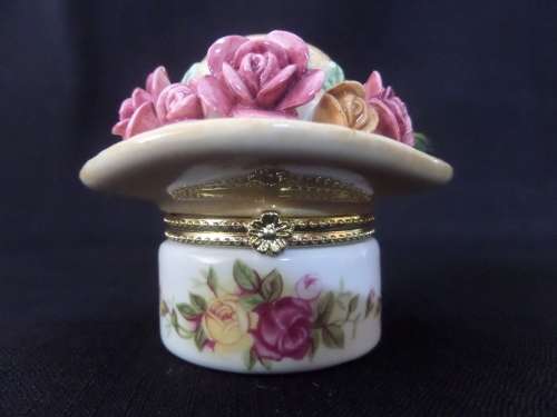 Stunning Royal Albert 2002 Old Country Roses Pill Holder made in England