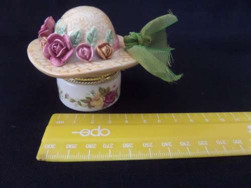Stunning Royal Albert 2002 Old Country Roses Pill Holder made in England