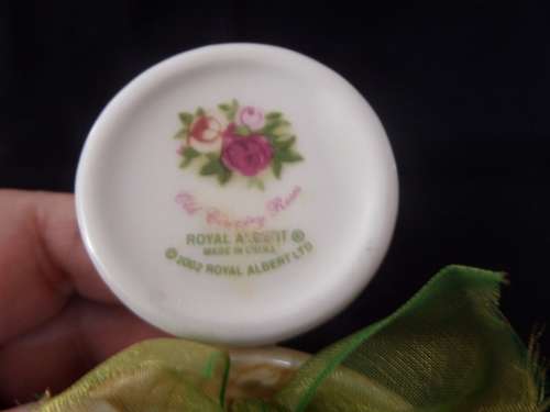 Stunning Royal Albert 2002 Old Country Roses Pill Holder made in England