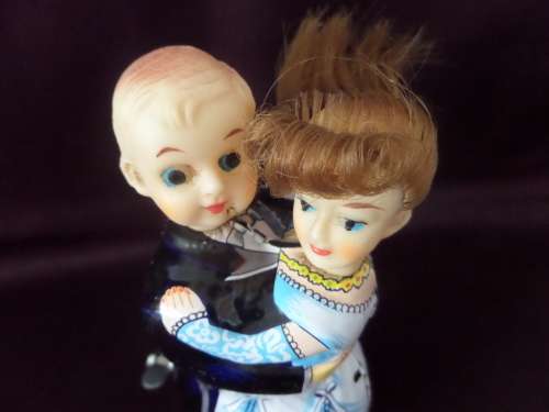 Japan Tin Wind up Boy and Girl Dancing (Still working) 13 cm
