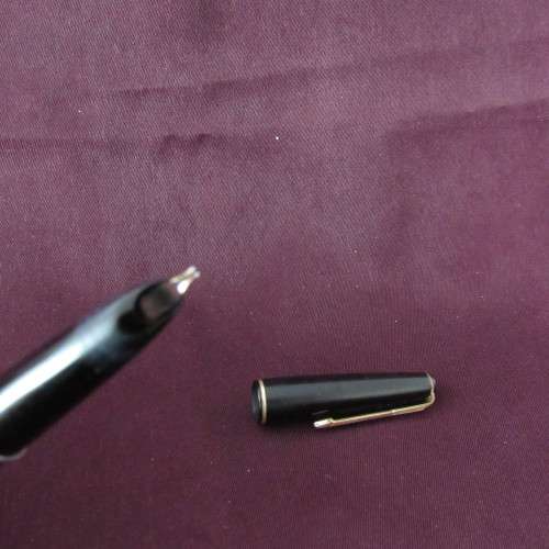 Parker Fountain Pen (The Parker Pen Co. Ltd London England ) Please Note the Nip is split