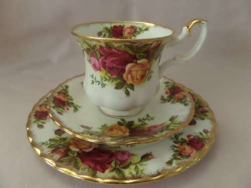 Royal Albert Old Country Roses Demi Trio