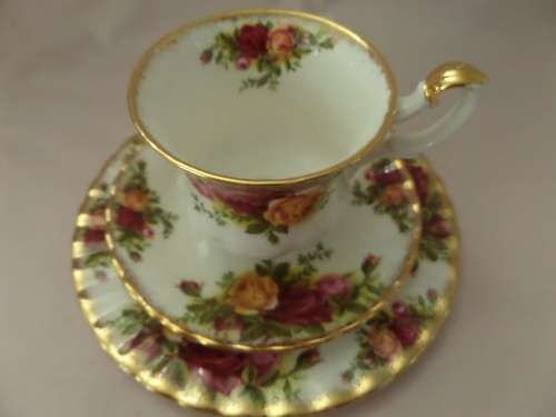 Royal Albert Old Country Roses Demi Trio