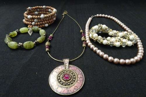 Lot of Interesting Jewellery (Bid for the lot)