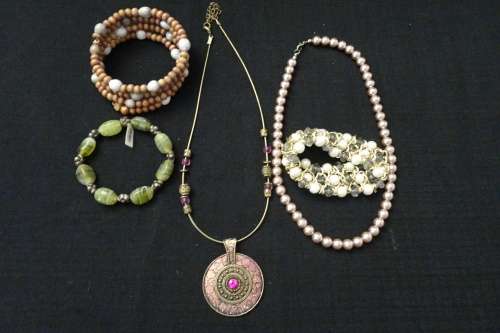 Lot of Interesting Jewellery (Bid for the lot)