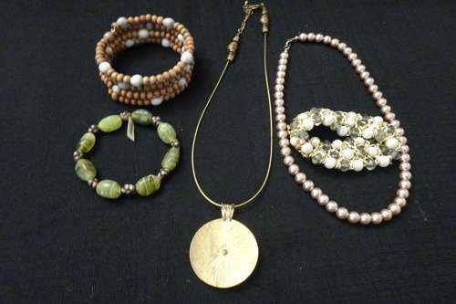 Lot of Interesting Jewellery (Bid for the lot)