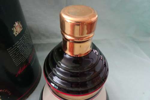 Bells Old Scotch Whisky - 750ml Christmas 1989 -Perth Scotland - Winter 1895  - Sealed and Full