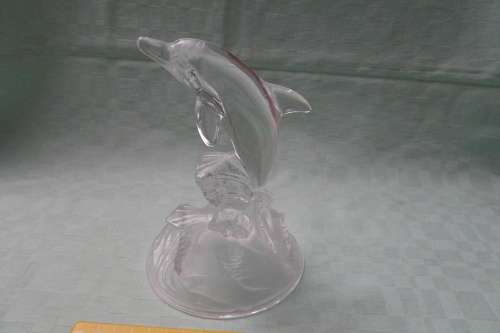 Stunning Detailed Glass Ornament of Dolphine 17 cm High in excellent condition