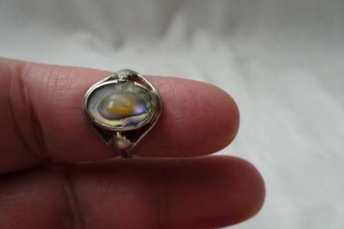 Sterling Silver Ring with Mother of Pearl   2.3 grams -- Dim 16mm