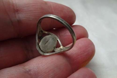 Sterling Silver Ring with Mother of Pearl   2.3 grams -- Dim 16mm