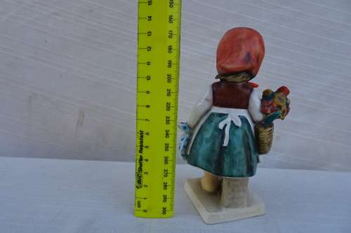 Hummel Goebel -Wearing Wonderer (W. Germany ) 14Cm x 6Cm