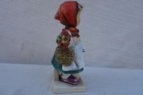 Hummel Goebel -Wearing Wonderer (W. Germany ) 14Cm x 6Cm