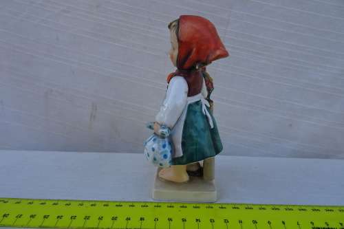 Hummel Goebel -Wearing Wonderer (W. Germany ) 14Cm x 6Cm