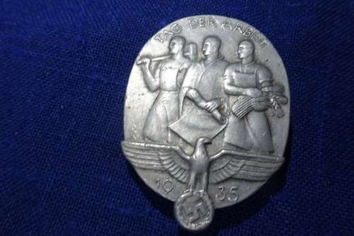 German Tinnie/Day Badge "Tag der Arbeit 1935'' Circa 1935