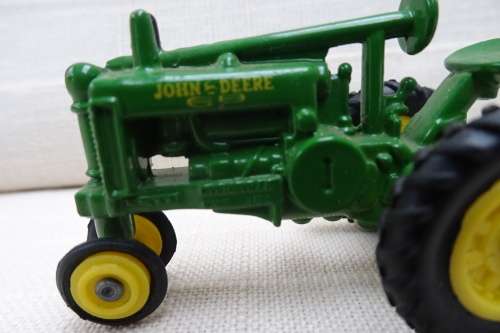 ERTL John Deere Tractor Model