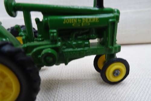 ERTL John Deere Tractor Model