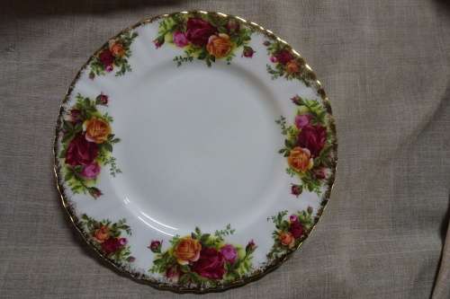 7 x Royal Albert - Plates (20,5 Cm) - Made in England - Good Condition (BIDDING PER PLATE)