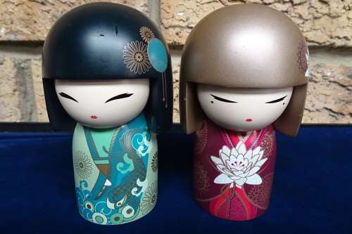 Beautiful Kimmidoll Collection dolls - Satoko and Yoshiko.  Height of Dolls Approximately 10,5 cm.