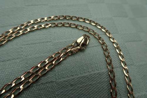 Stunning Italy 375 9ct Gold Necklace - 59cm Long - 3.7 grams - Clearly Marked in Excellent Condition