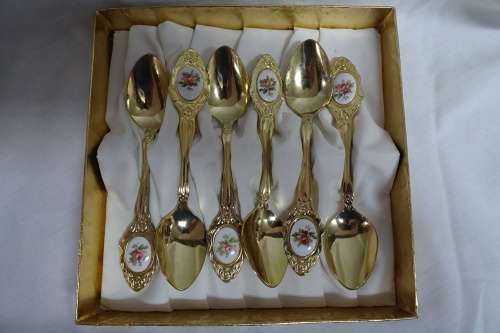Exquisite Vintage Set of Six Eetrite 24 Carat Gold Plated Stainless Steel Teaspoons in Box.