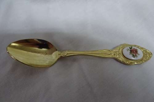 Exquisite Vintage Set of Six Eetrite 24 Carat Gold Plated Stainless Steel Teaspoons in Box.