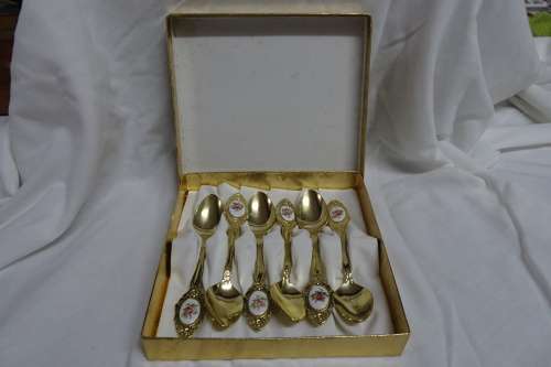 Exquisite Vintage Set of Six Eetrite 24 Carat Gold Plated Stainless Steel Teaspoons in Box.