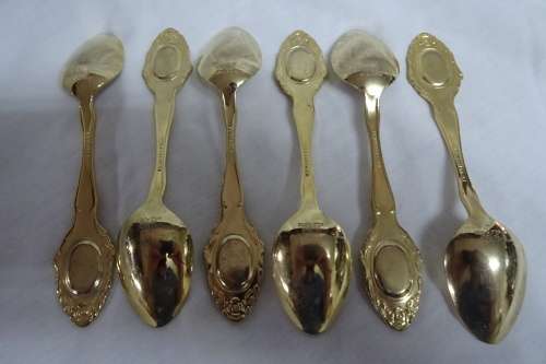 Exquisite Vintage Set of Six Eetrite 24 Carat Gold Plated Stainless Steel Teaspoons in Box.
