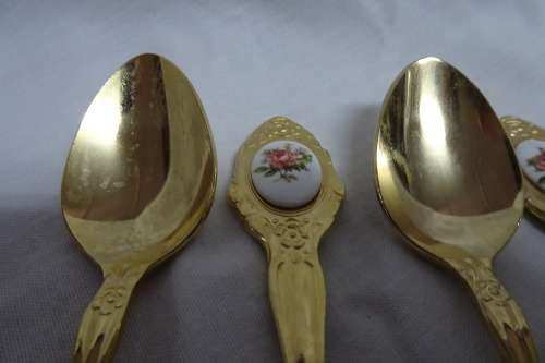 Exquisite Vintage Set of Six Eetrite 24 Carat Gold Plated Stainless Steel Teaspoons in Box.