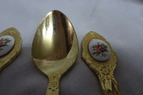 Exquisite Vintage Set of Six Eetrite 24 Carat Gold Plated Stainless Steel Teaspoons in Box.