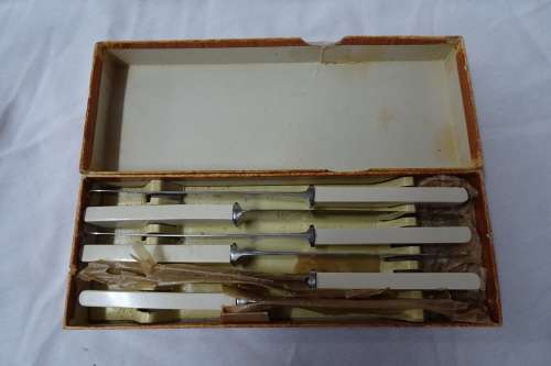 Vintage Set of Six Sheffield Table Cutlery Stainless Steel Knives in Original Box. No. 822