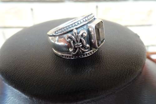 Gorgeous Sterling Silver Ring With Rectangle Amber Stone and Decorative Detail 10.9 g Diameter 18 mm