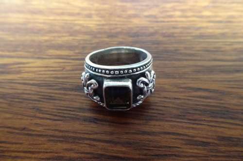Gorgeous Sterling Silver Ring With Rectangle Amber Stone and Decorative Detail 10.9 g Diameter 18 mm
