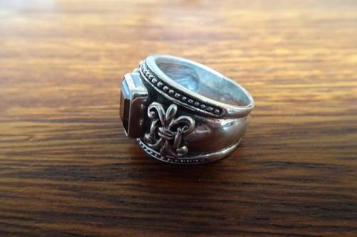 Gorgeous Sterling Silver Ring With Rectangle Amber Stone and Decorative Detail 10.9 g Diameter 18 mm