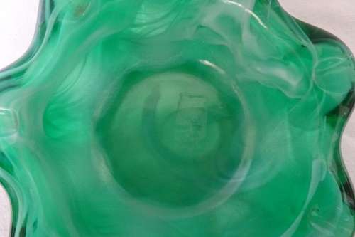 Stunning Vintage Jade Green Glass Ashtray White Milky Swirl Pattern 13 x 3,5 cm