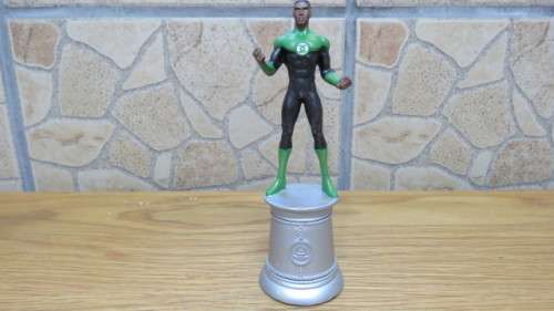 4 Boxed DC Comics Super Heroes/Villains Man-Bat/Kid Flash/Green Lantern/Ra`s Al Ghul Chess Pieces
