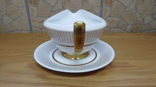 Beautiful Royal Albert Bone China `Capri` Gravy Boat and Underplate. Made in England.