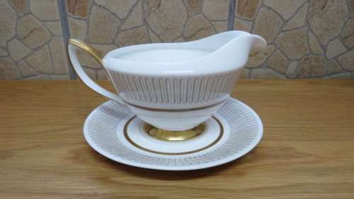 Beautiful Royal Albert Bone China `Capri` Gravy Boat and Underplate. Made in England.
