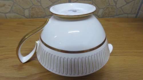 Beautiful Royal Albert Bone China `Capri` Gravy Boat and Underplate. Made in England.