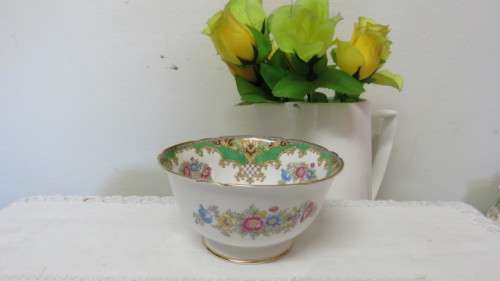 Pretty Vintage Shelley Fine Bone China Sugar Bowl #13290. Made in England