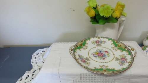 Pretty Vintage Shelley Fine Bone China Cake Plate With Flat Handles #13290. Made in England.