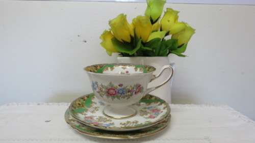 Pretty Vintage Shelly Fine Bone China Teacup, Saucer, Small Cake Plate #13290. Made in England.