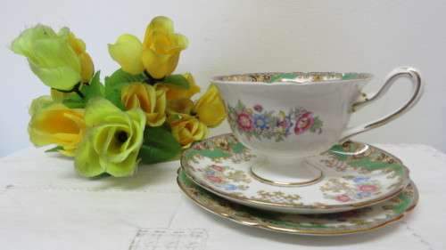 Pretty Vintage Shelly Fine Bone China Teacup, Saucer, Small Cake Plate #13290. Made in England.
