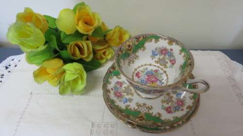 Pretty Vintage Shelly Fine Bone China Teacup, Saucer, Small Cake Plate #13290. Made in England.