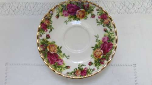 Pretty Vintage Set of 6 Royal Albert Bone China `Old Country Roses` Saucers. BIDDING PER ITEM.