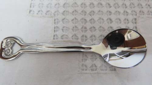 Gorgeous Vintage Carrol Boyes (1954-2019) 18/8 Stainless Steel `Hanging Wave` Sugar Ladle. L: 12,5cm